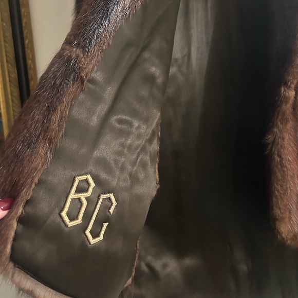 Luxurious Brown Vintage Fur Coat - Picture 4 of 6